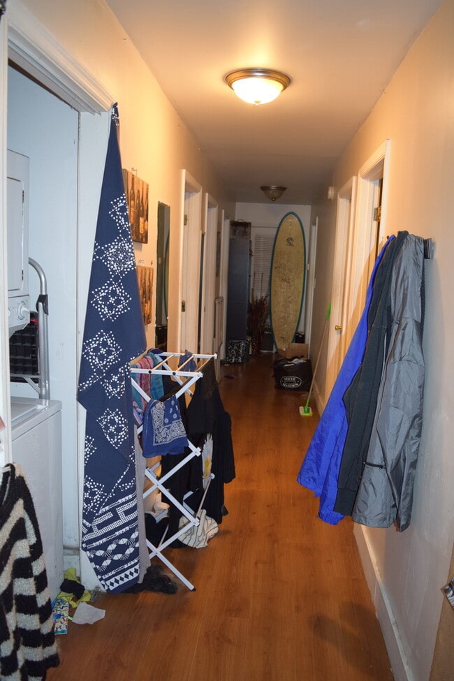 Building Photo - 69 Bogard St