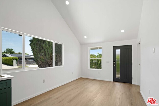 Foto del edificio - 6543 Franrivers Ave