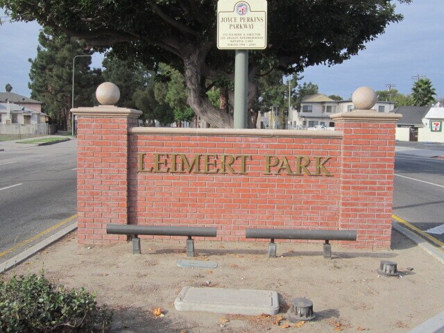 Neighborhood sign - 2826 W Martin Luther King Jr Blvd
