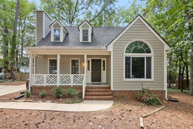 Building Photo - Inviting 3br house in Morrisville with woo...