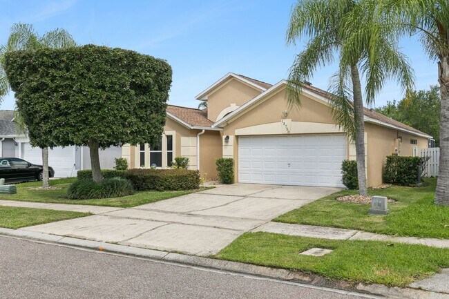 Foto del edificio - Amazing 3/2/2 Pool House with Solar Panels in Hunters Creek