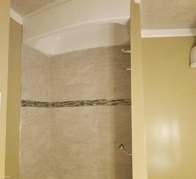 Foto del edificio - 4 br, 2 bath House - 32 Bayview Ave