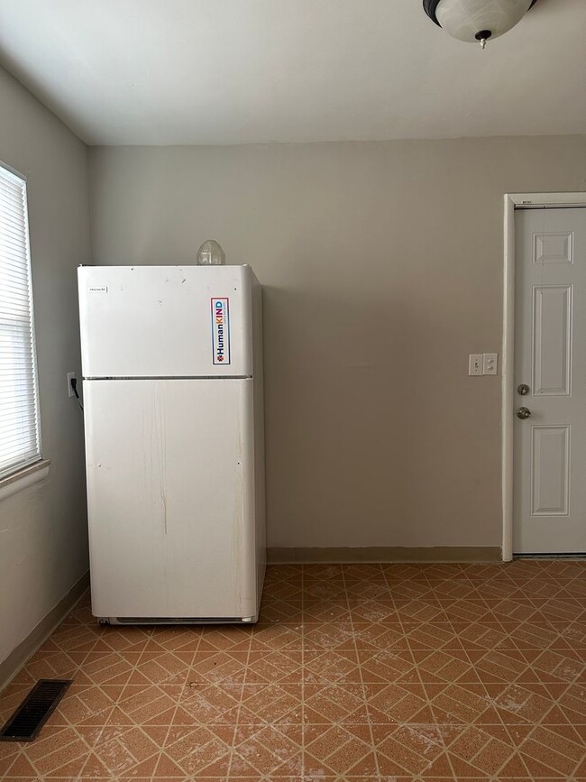 Foto del edificio - HOME for RENT in North Linden Columbus/Web...