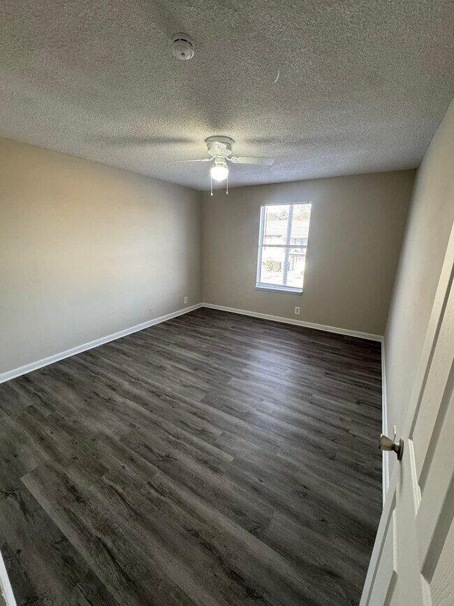 2 Bed Master Bed - Horizon Park Apartments