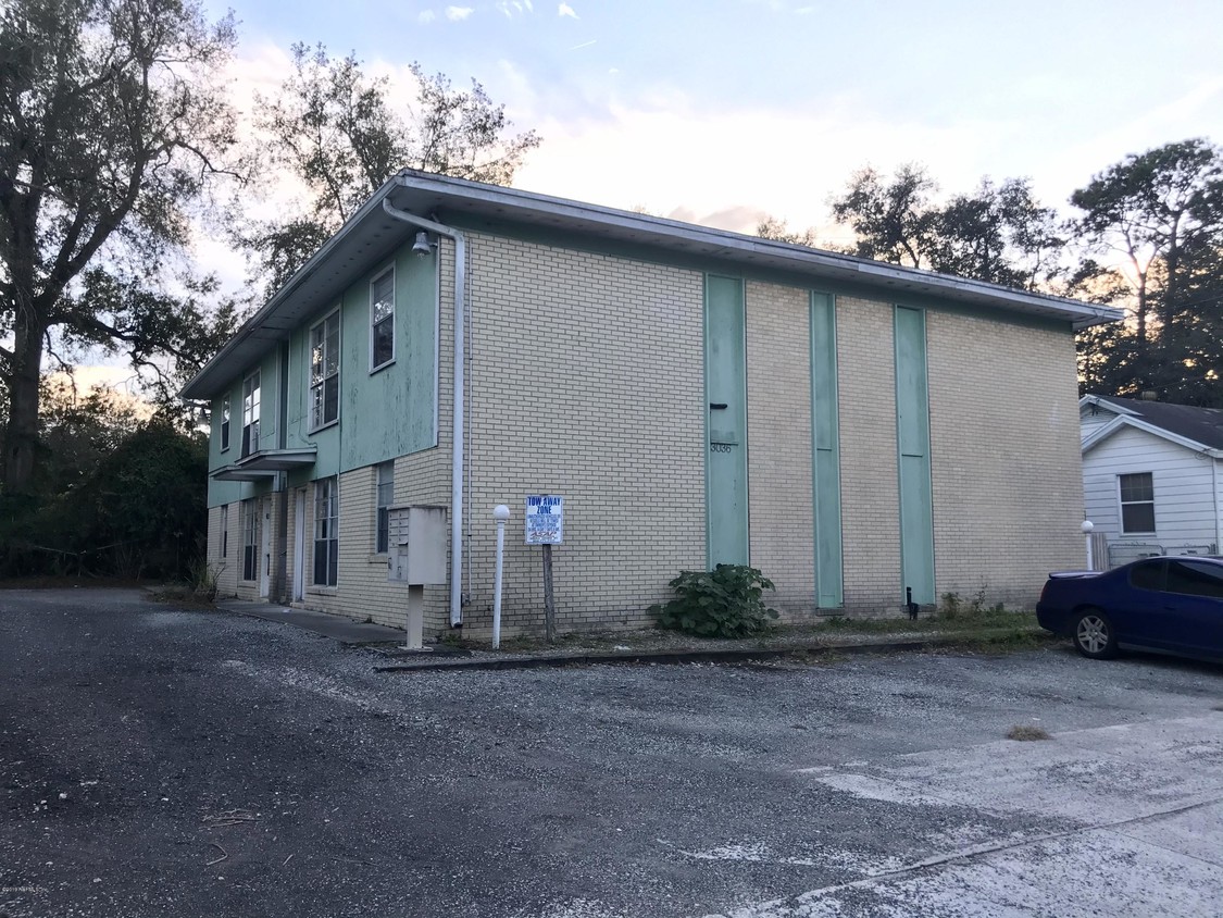 Primary Photo - 3036 College St