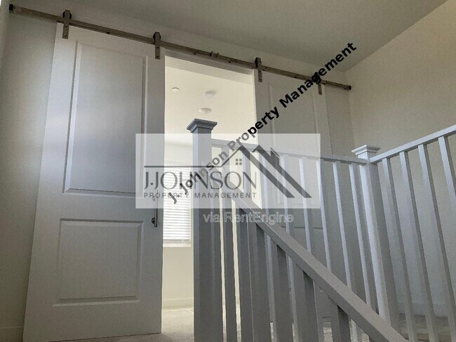 Building Photo - 405 Avendale Dr