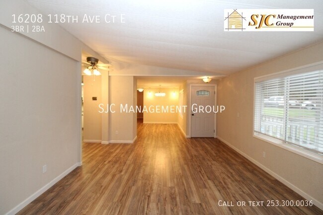 Building Photo - Updated home with detached garage for rent...