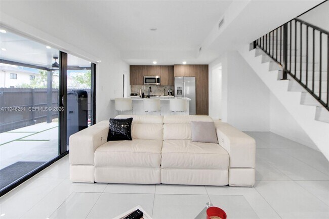 Foto del edificio - 320 NW 13th Ct