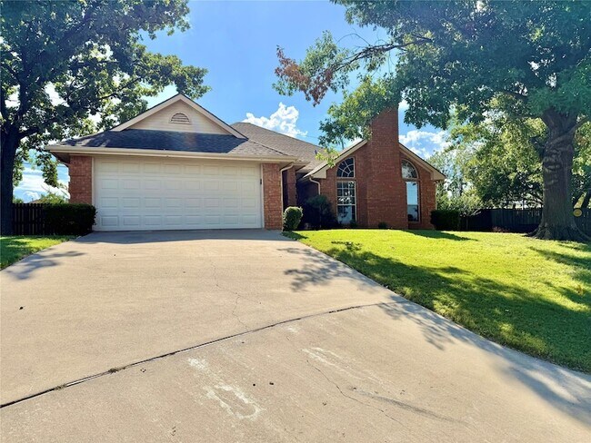 Building Photo - 2633 Bauer Dr