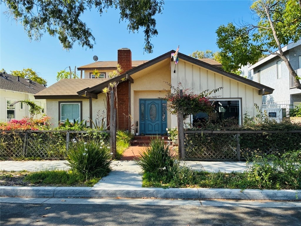 Primary Photo - 2514 E 6th St