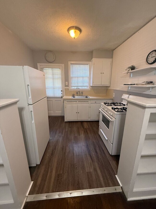 Building Photo - Very Nice Duplex in Cooper- Young Area