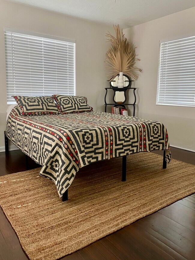 Dormitorio 2 - 607 N L St