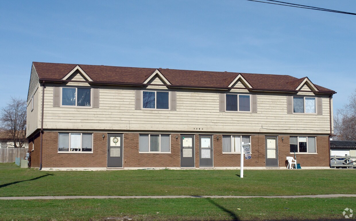 7584 St, Merrillville, IN 46410 Apartments in Merrillville