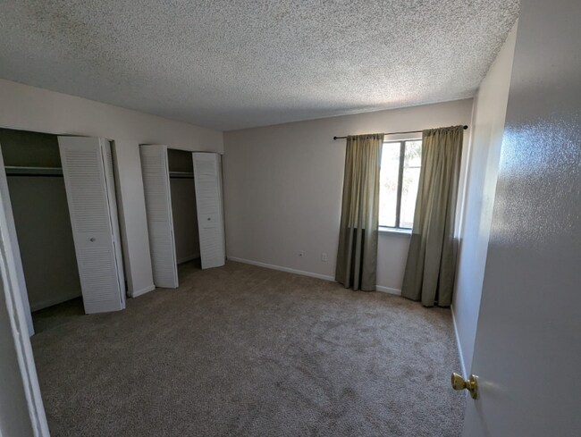 Foto del edificio - 308 Miracle Strip Pkwy SW