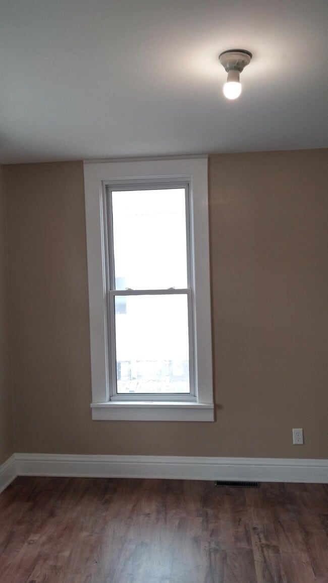 Foto del edificio - 1248 E 6th St