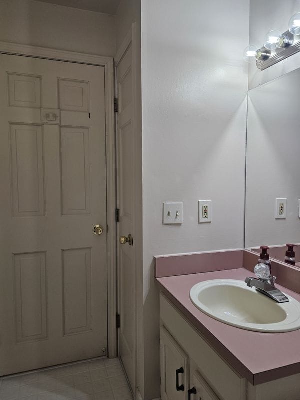 Building Photo - 29936 Utica Rd