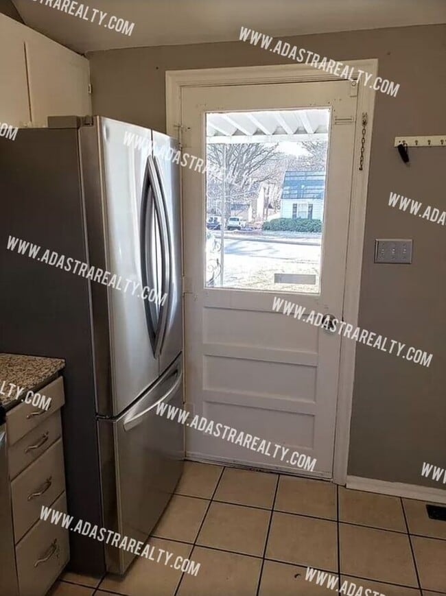 Foto del edificio - GORGEOUS 3 Bed 2 Bath House in Merriam-Com...