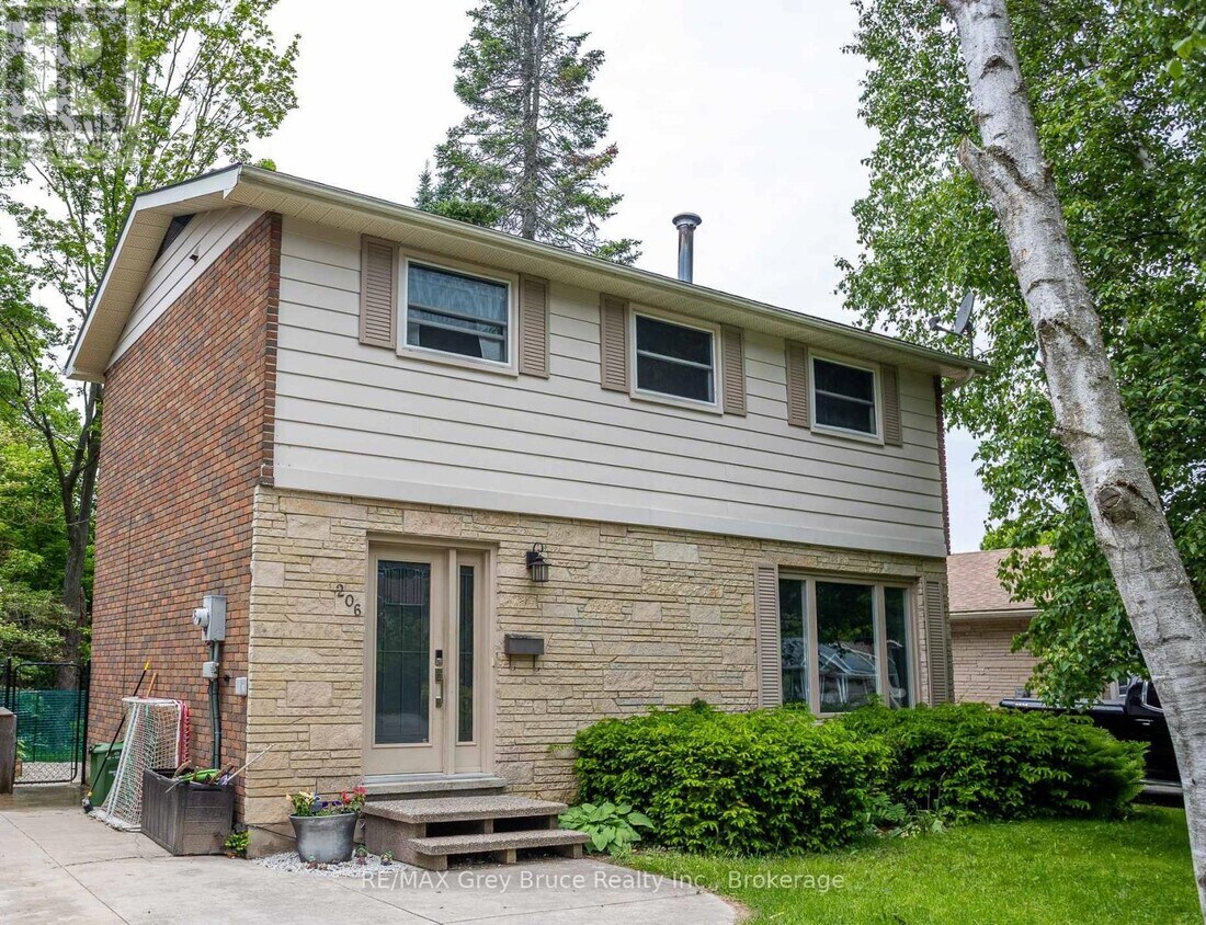 Primary Photo - 206 6th Ave E