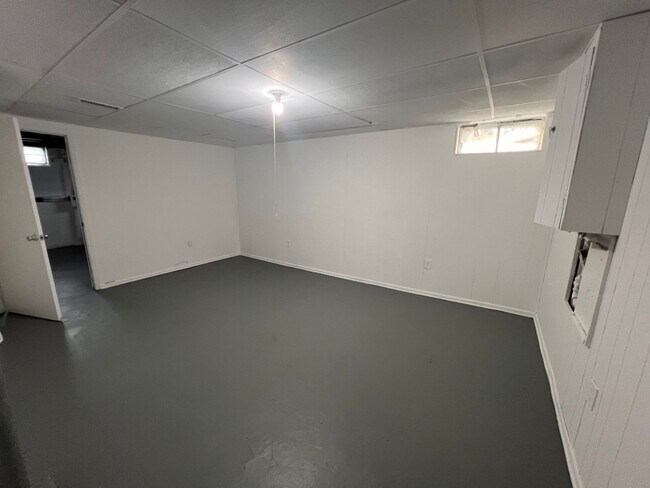 Foto del edificio - 3 bedrooms 1 bathroom house