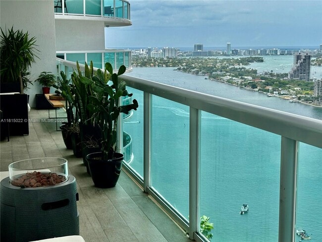 Building Photo - 1800 N Bayshore Dr