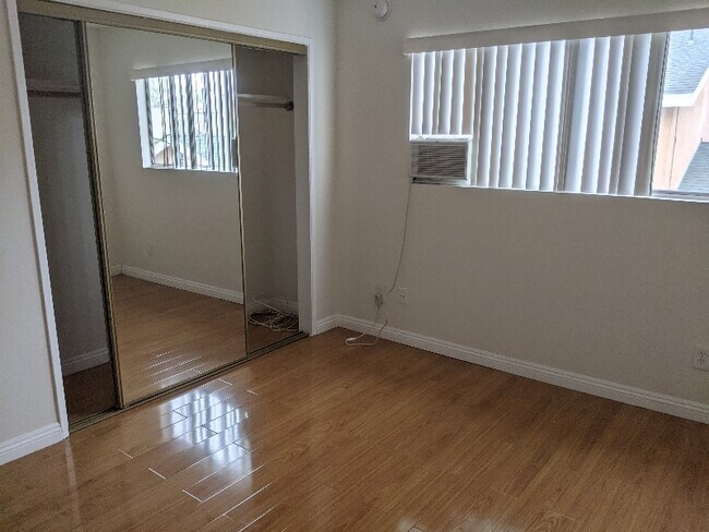 Foto del edificio - 6650 Beck Ave