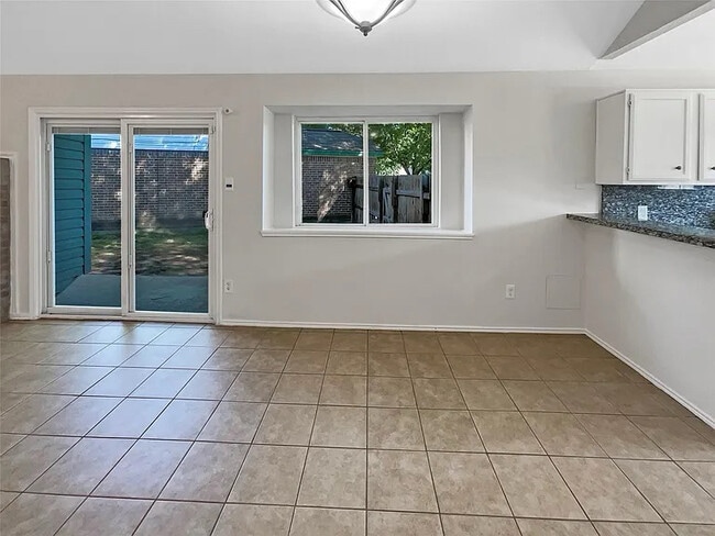 Foto del edificio - 22937 Sherioaks Ln