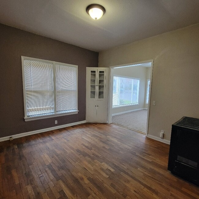 Building Photo - 319 SE Rose St