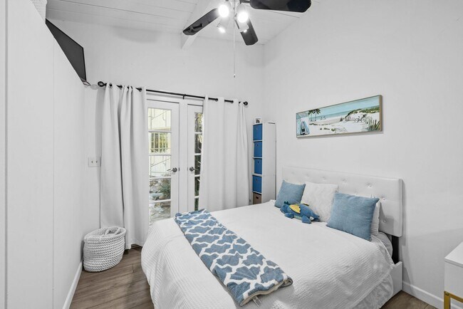 Foto del edificio - Serene yard tucked in the canyon!