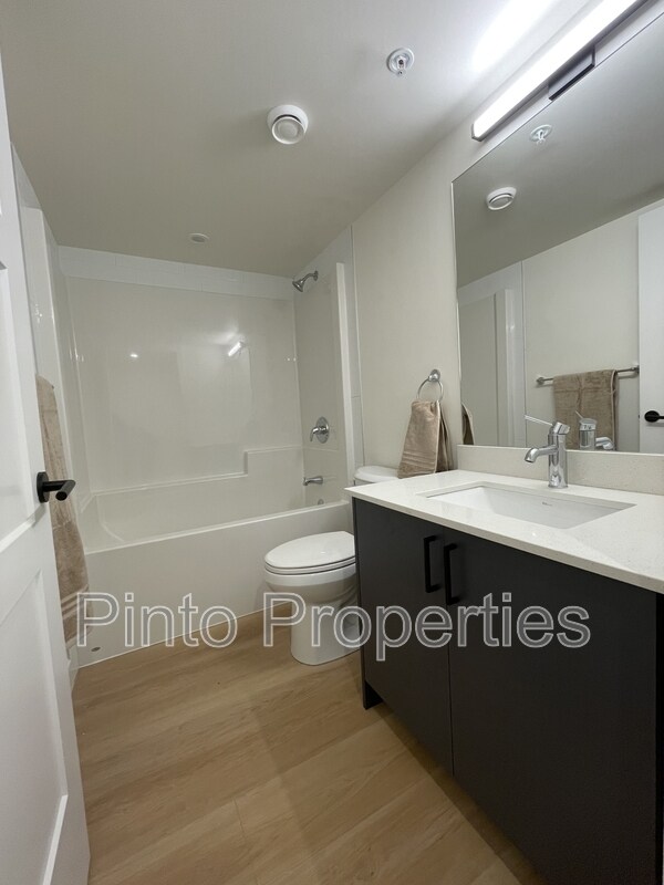 Building Photo - 8615-8108 108 St NW