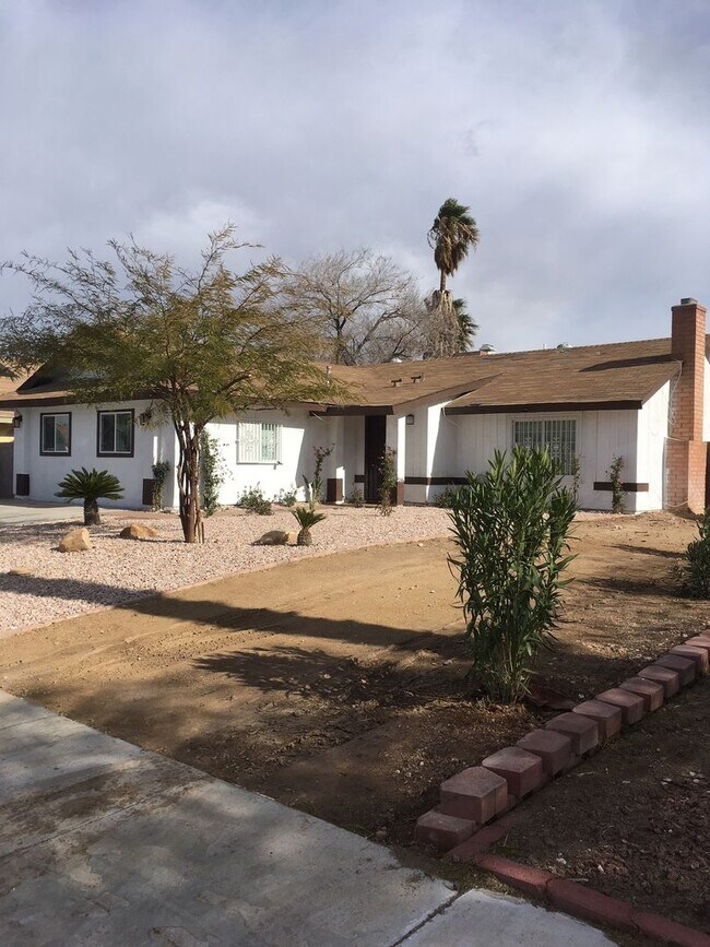 Foto del edificio - 913 Shadow Mountain Pl