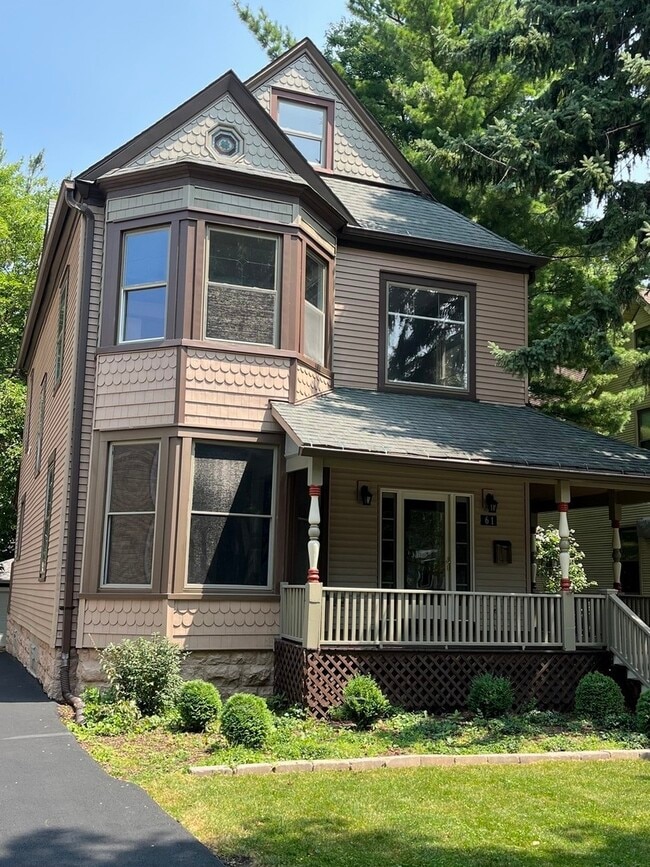Building Photo - 61 7th Ave