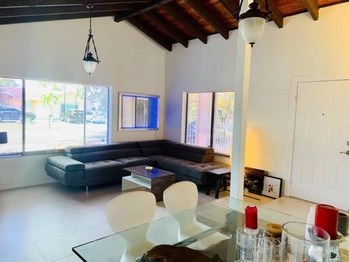 Foto del edificio - 20615 NE 9th Ct