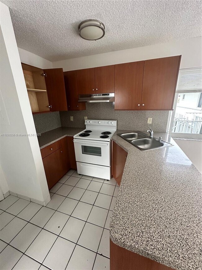 Building Photo - 2300 W 66th Pl