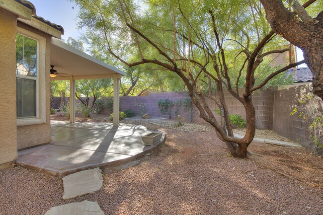 Building Photo - SUMMERLIN Home 3 Bedrooms + Small Loft - M...