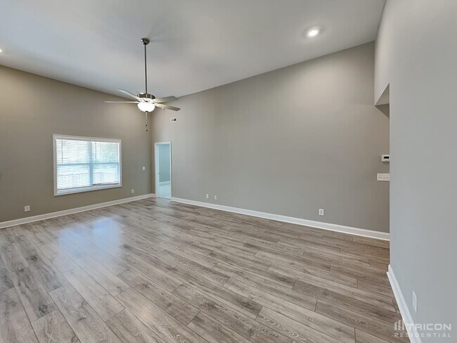 Building Photo - 1102 Eagles View Drive Clarksville TN