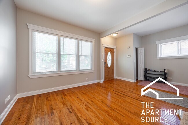 Building Photo - 4319 N Lawndale Ave