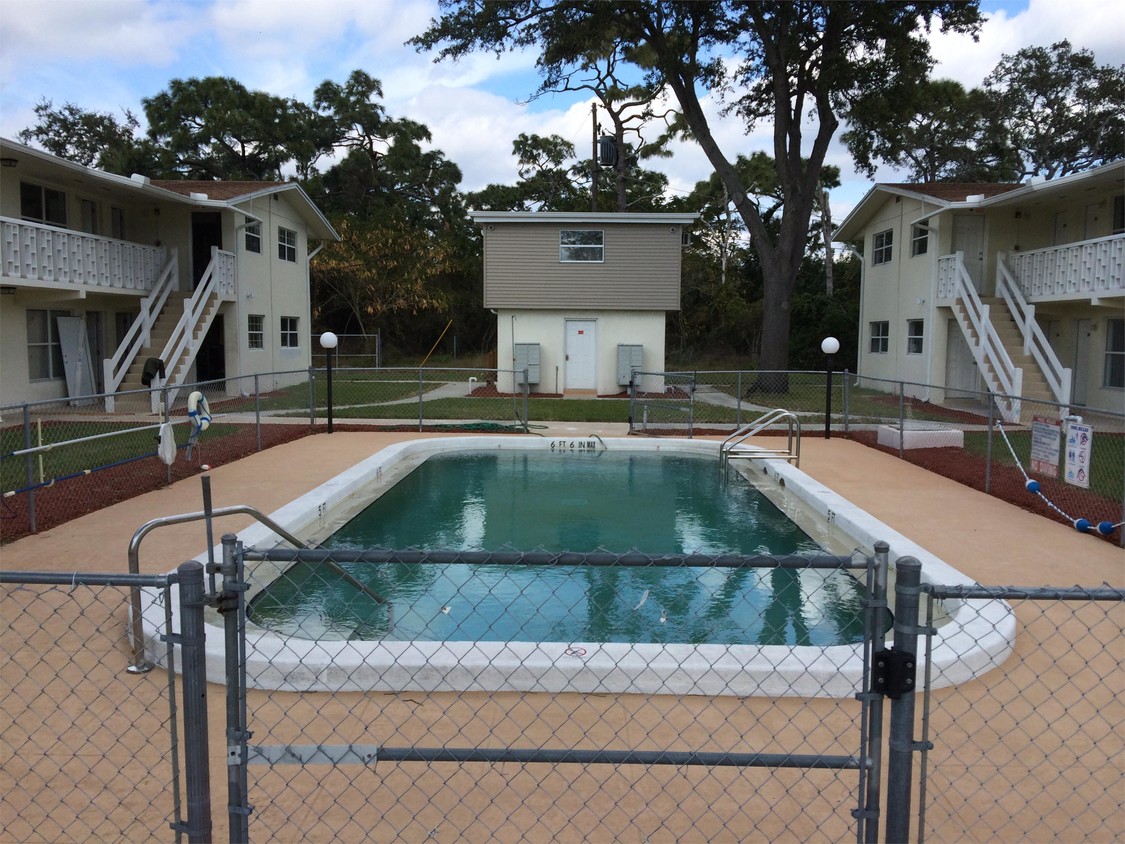 Primary Photo - 1432 Parkway Dr