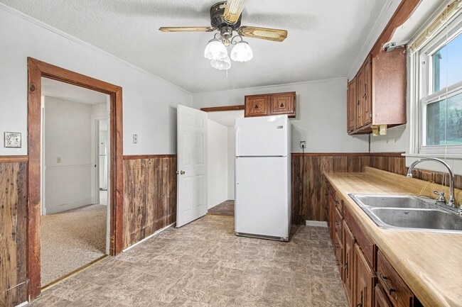 Building Photo - 3 Bedroom Cape Code house in Newville