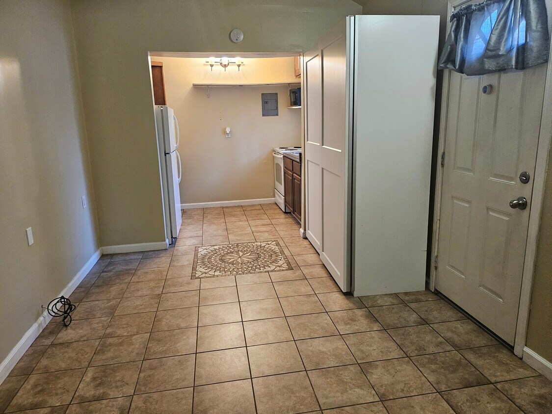Foto principal - 24036 Gemwood Dr