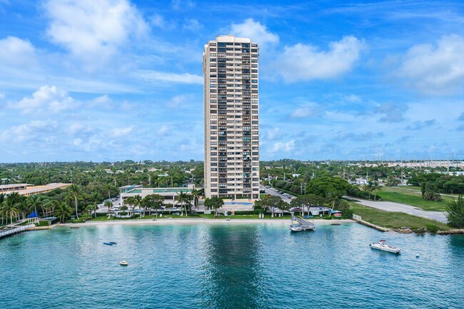 Building Photo - 5600 N Flagler Dr