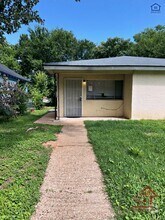 Building Photo - 3602 Dorris St