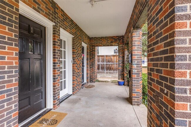 Building Photo - 3440 Rosedale Ave