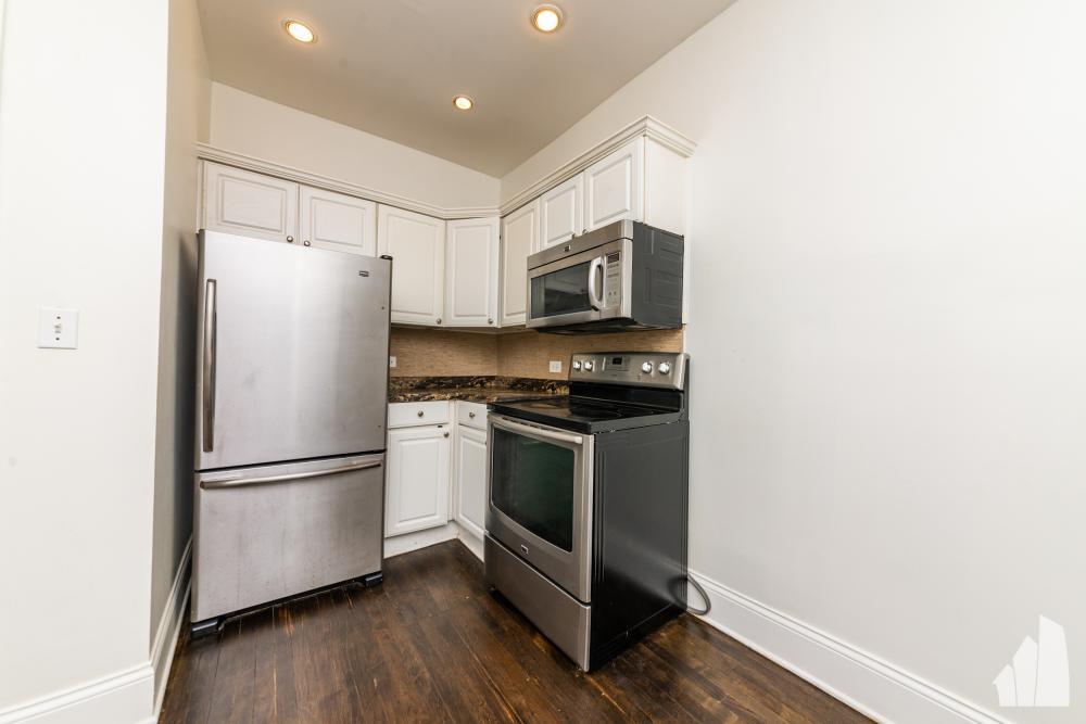 Foto principal - 2 bedroom in Chicago IL 60657