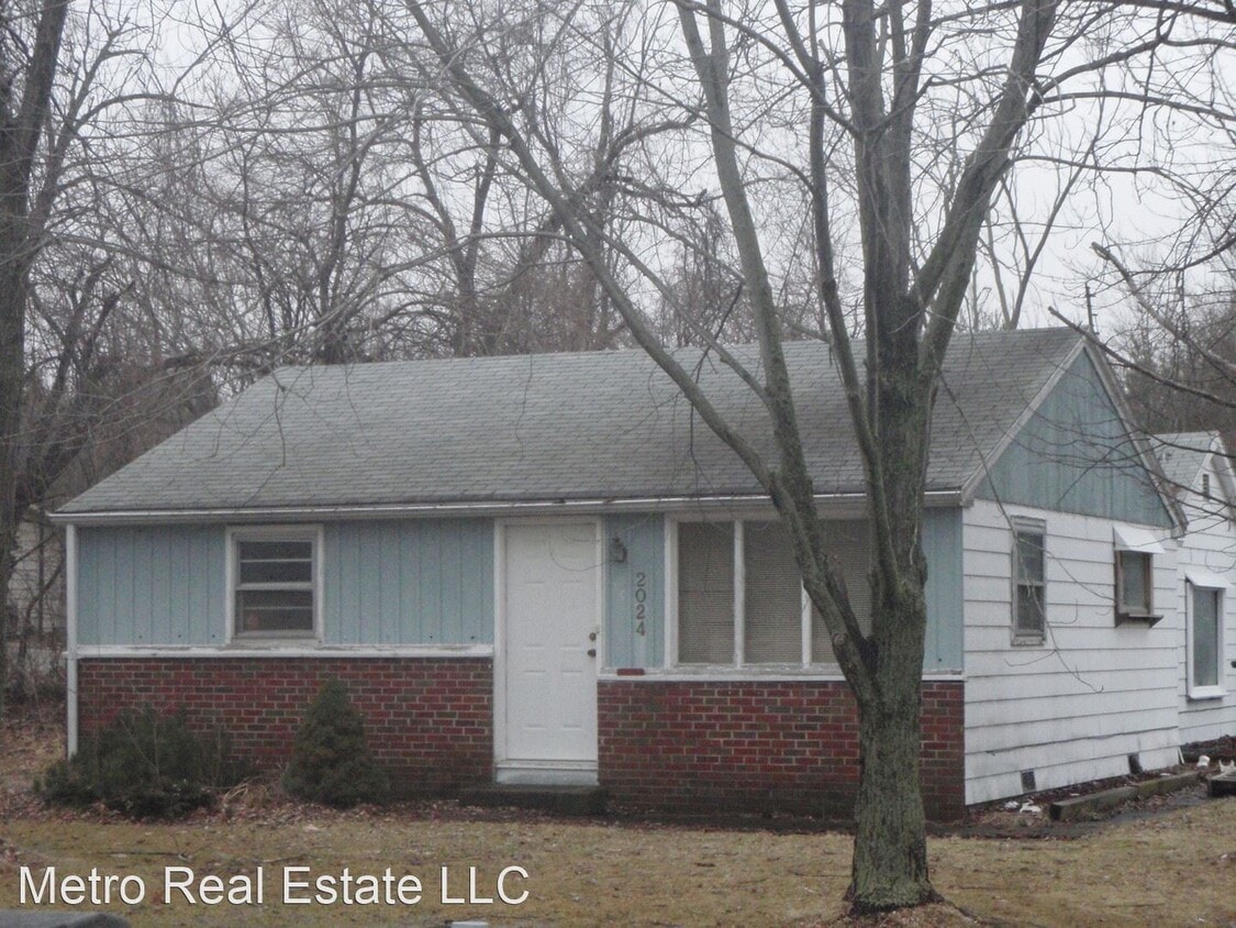Primary Photo - 3 br, 2 bath House - 2024 W Dupont Rd