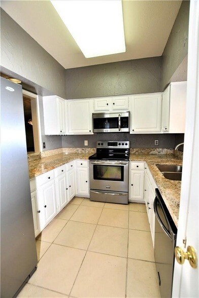 Building Photo - 5859 Frankford Road Unit 1005