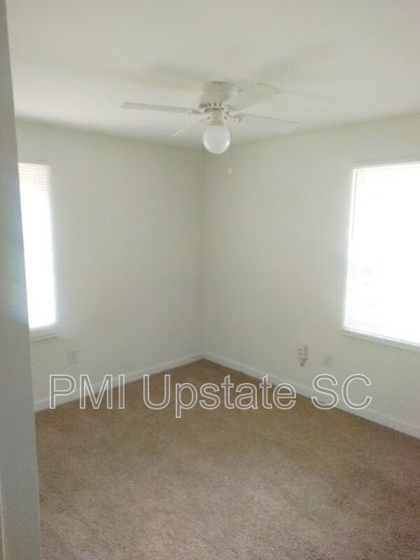 201 Chandler Dr Unit Apt 32C, Gaffney, SC 29340 Condo for Rent in