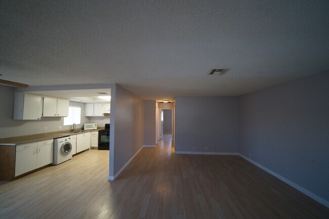 Sala de estar - 5282 S Maryland Pky