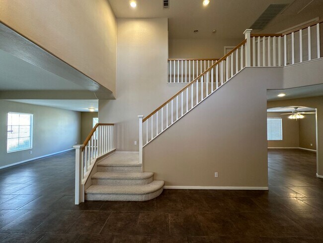 Building Photo - 8820 Quintane Ln
