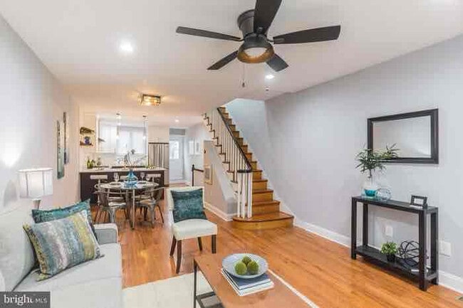 Photo - 717 Sigel St Townhome