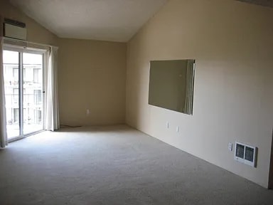 Building Photo - 5575 E Evergreen Blvd